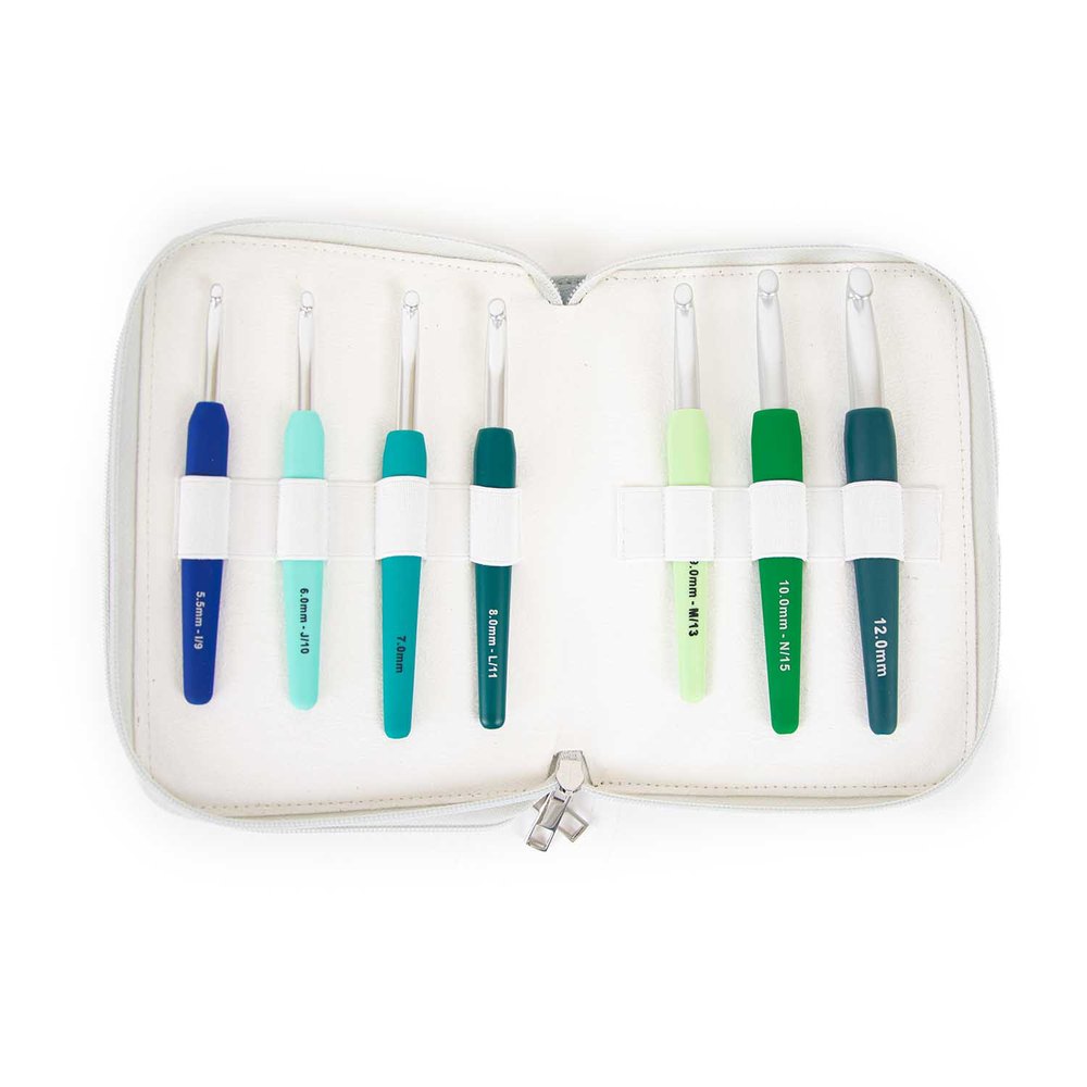 Estuche con 14 ganchillos de 2 a 12 mm de Katia